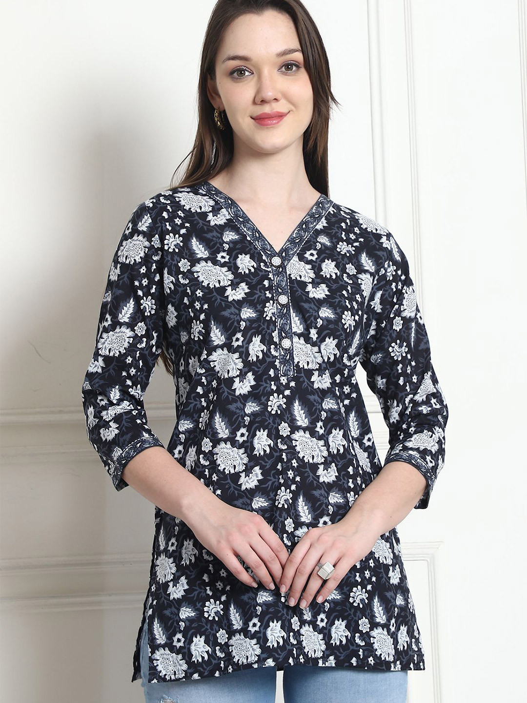 KALINI Women Jaipuri Printed V neck Kurtis
