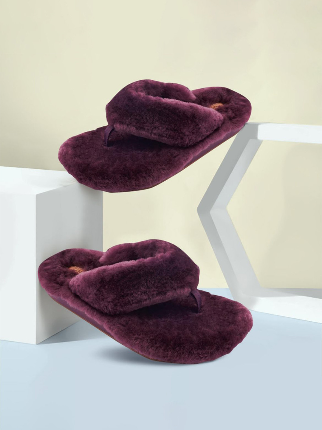 WOLVESDEN Cushioned Footbed Fur Room Slippers