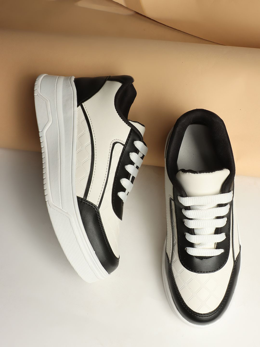 Alishtezia Women Colourblocked Lace-Ups Sneakers