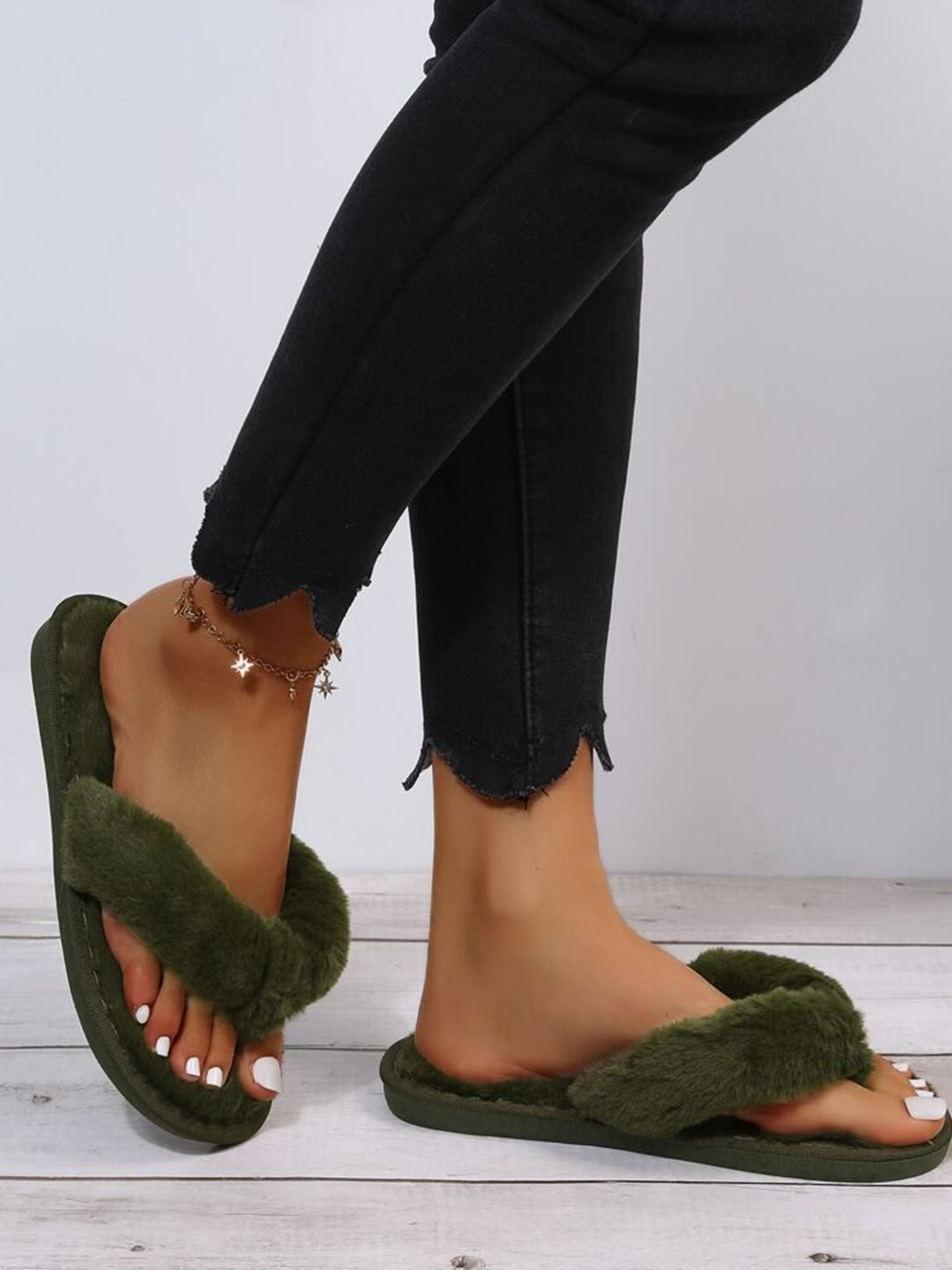 WOLVESDEN Women Slip-On