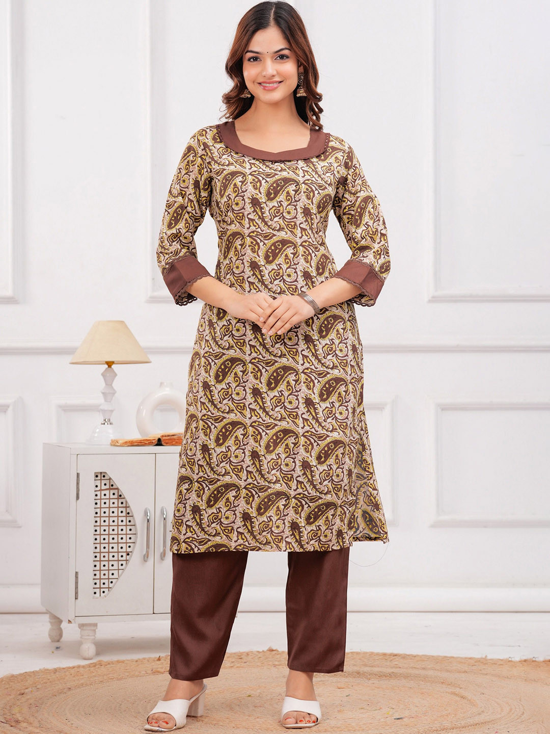 AMBROZEE Women Paisley Printed Kurta with Trousers