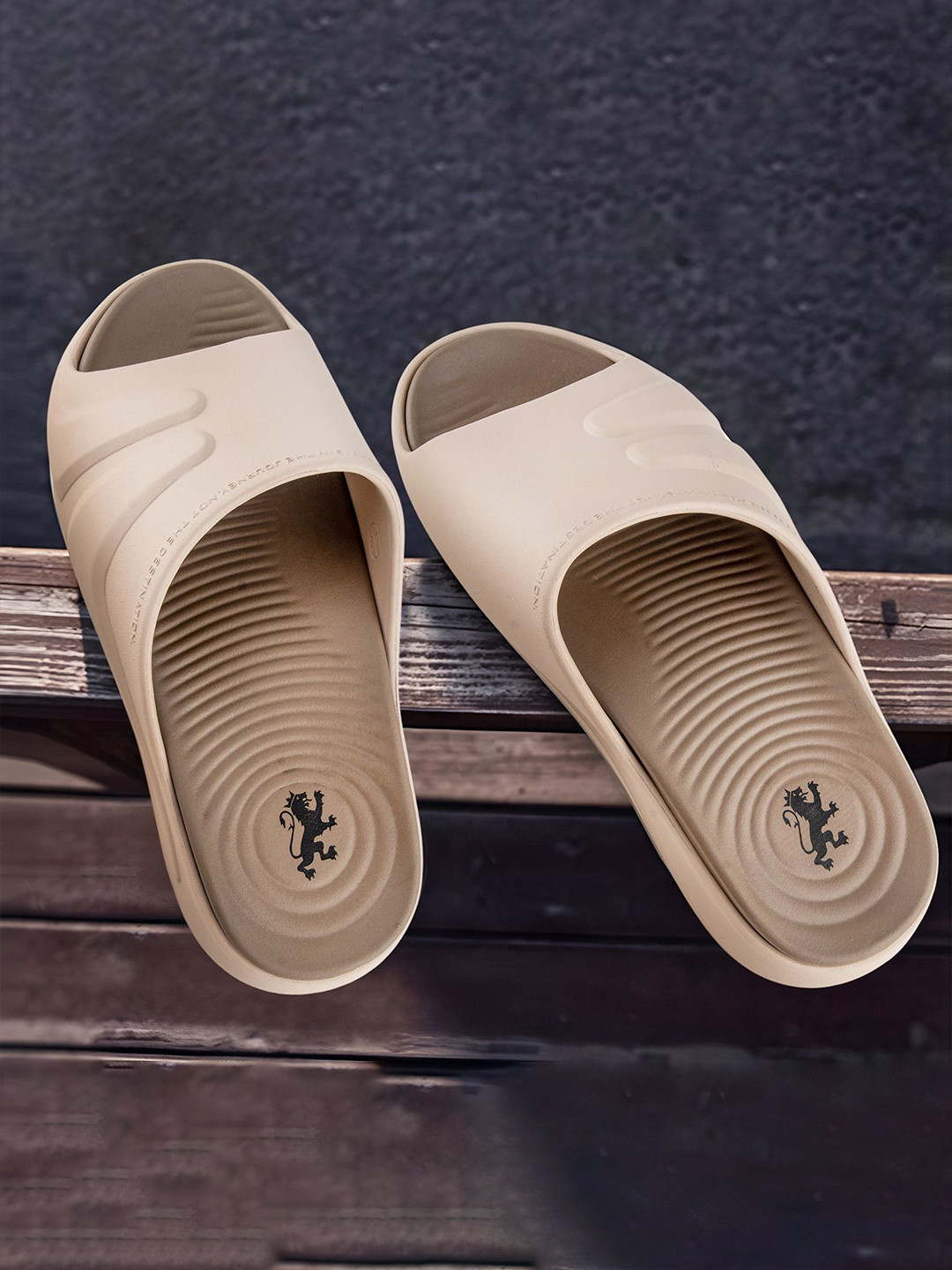 RedTape Men Solid EVA Comfort Sliders