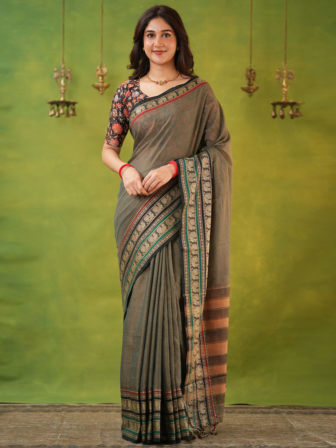 RAAG VARNAM Grey Narayanpet Mercerized Cotton Saree