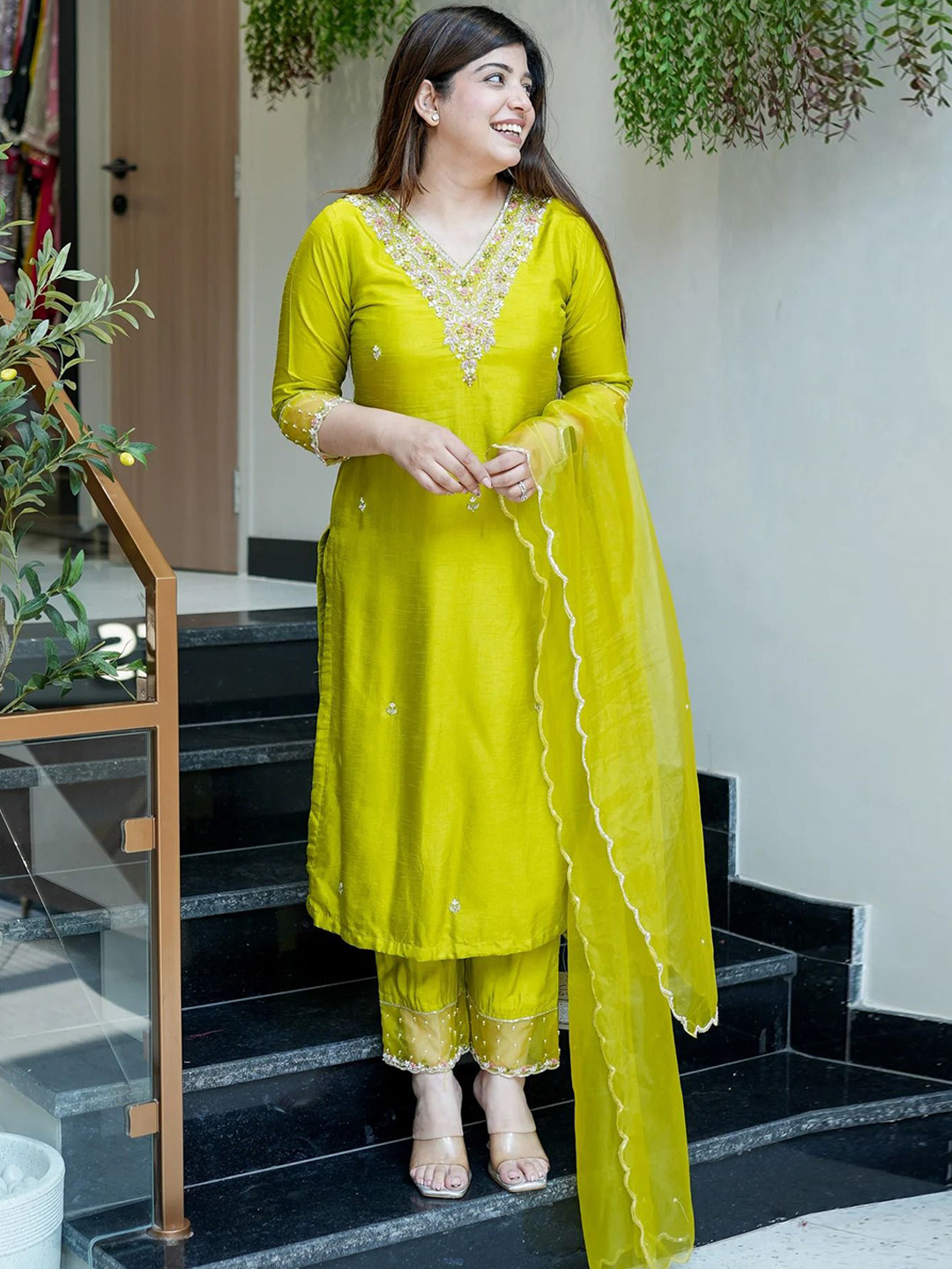 CREEPER Women Floral Printed Kurta with Trousers & Dupatta