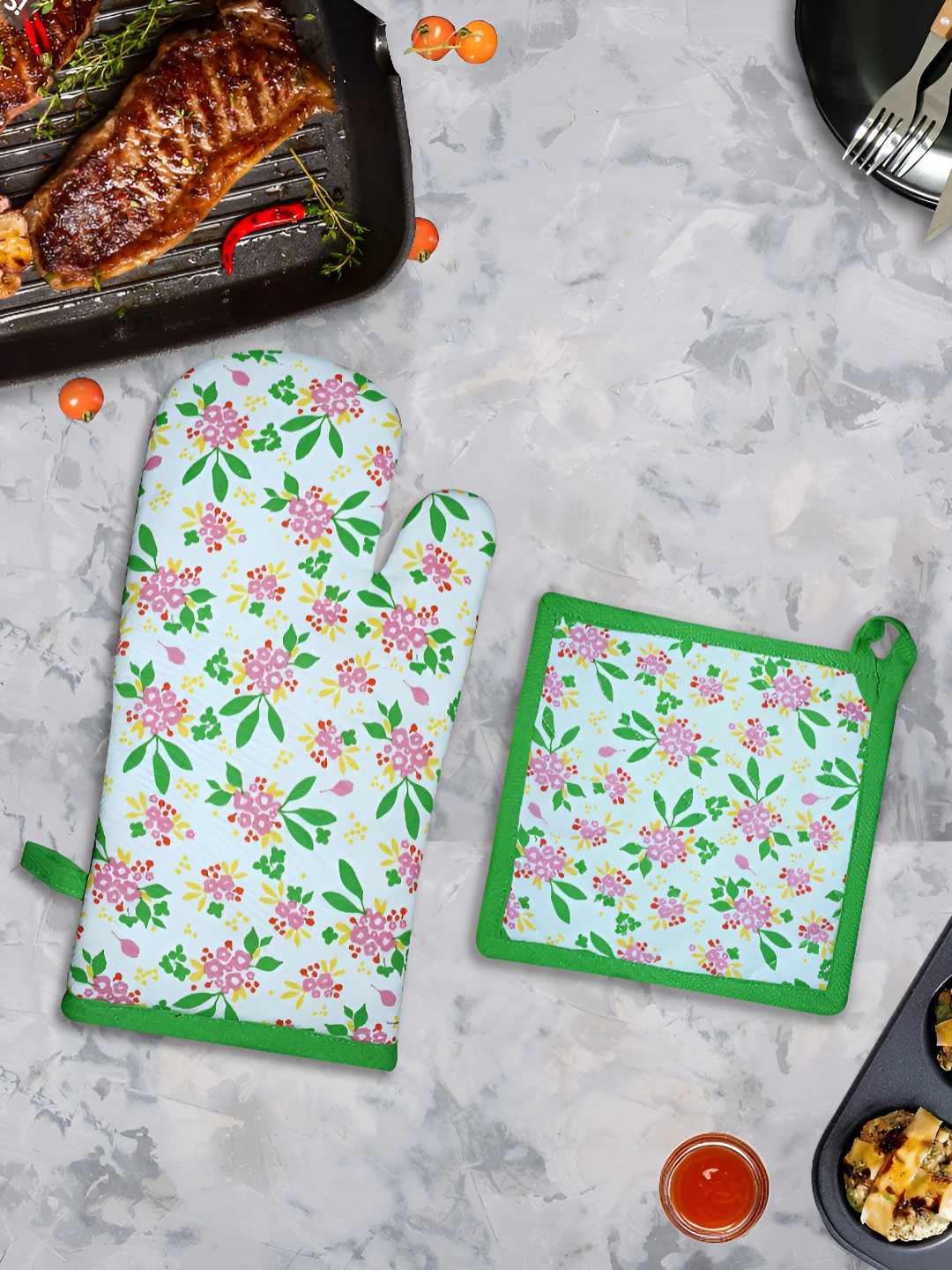 HOME COLORS.IN Green & Purple Printed Oven Glove & Pot Holder