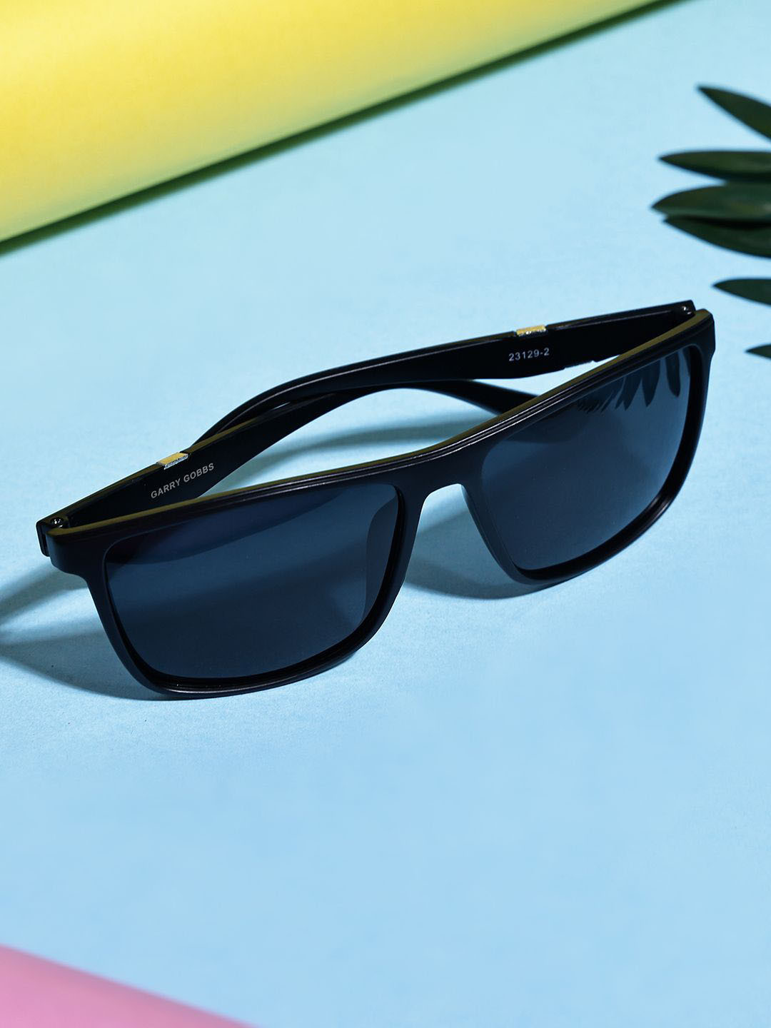 Garry Gobbs Unisex Sunglasses with Polarised and UV Protected LensSG-SR-107-15-Black