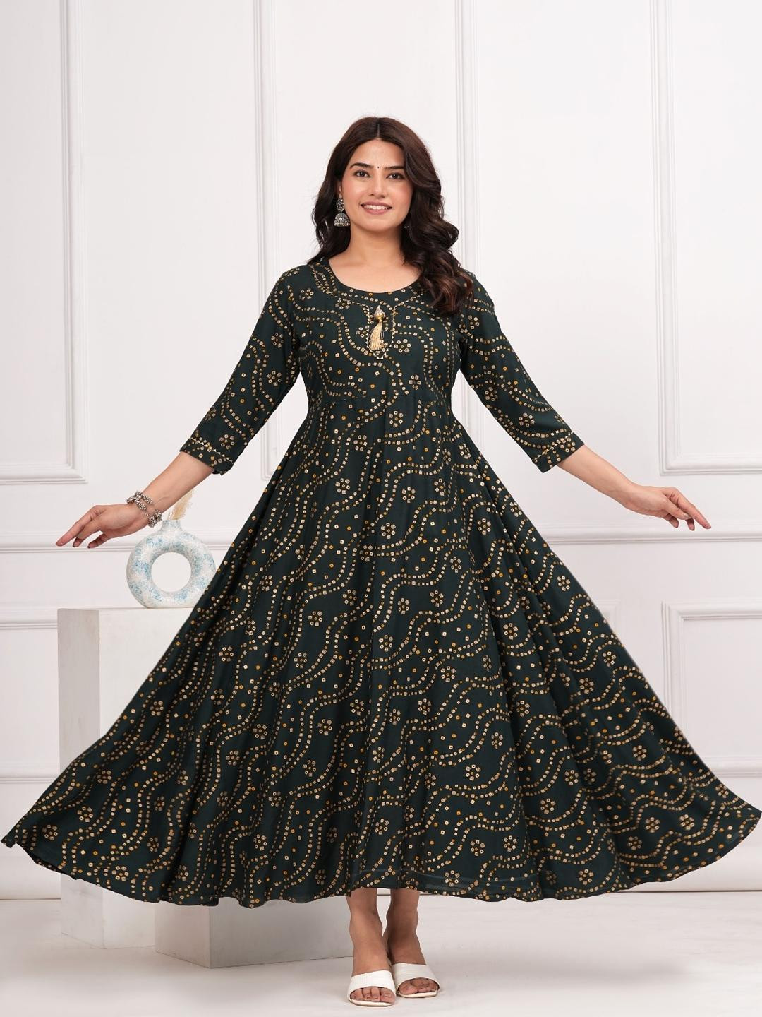 SIPEAK WEAR BETTER Women Green Anarkali Viscose Rayon Kurtas