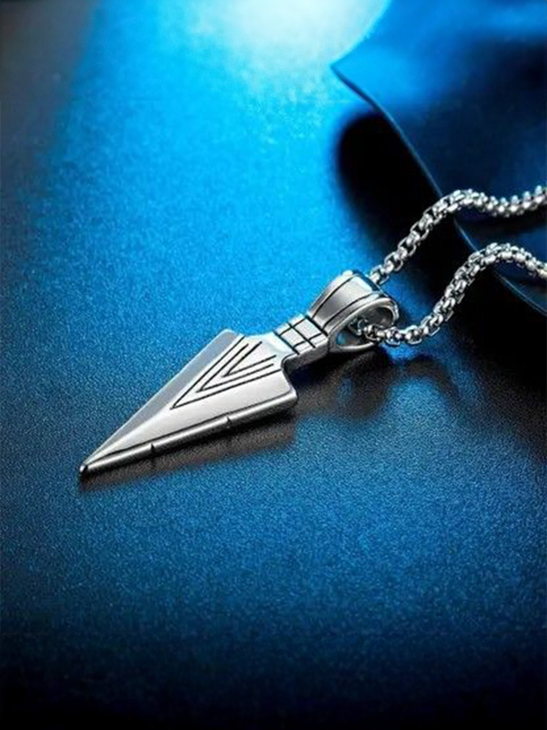 Accessoo Men Geometric Shaped Pendant