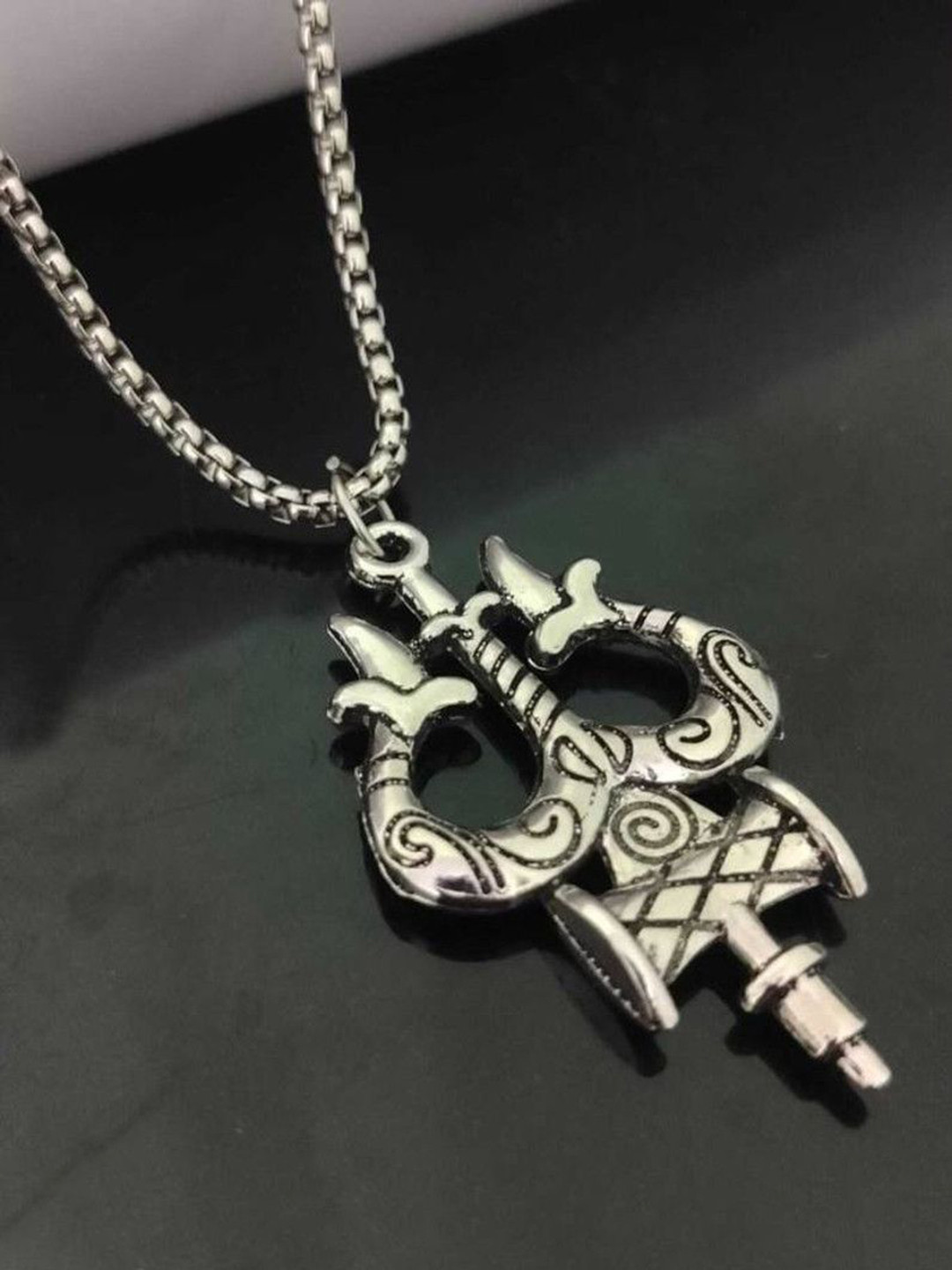 RV Jewels Unisex 925 Sterling Silver-Plated Geometric Pendants With Chain