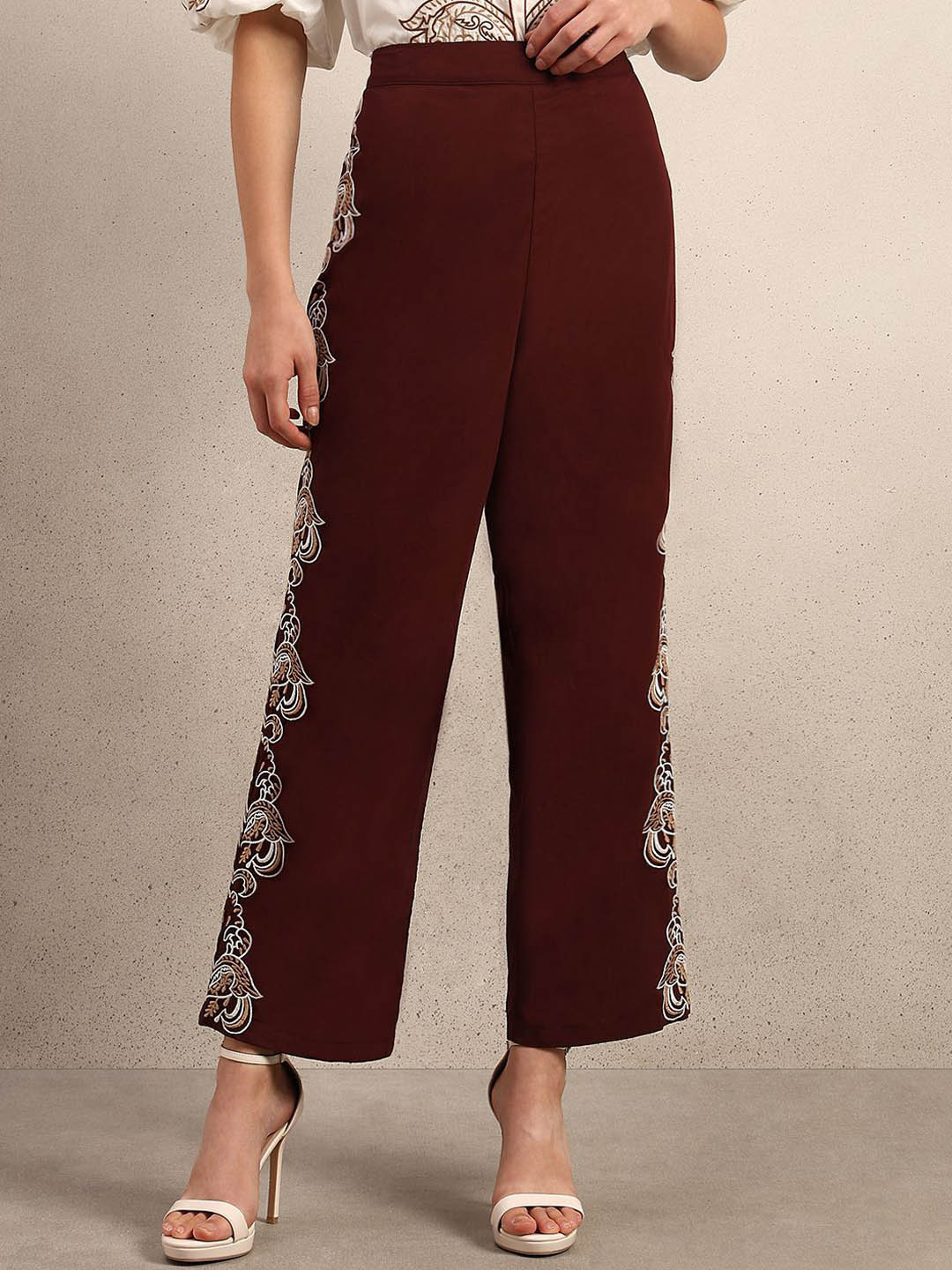 Vero Moda Women Ethnic Motifs Embroidered Cotton Straight Fit High-Ris