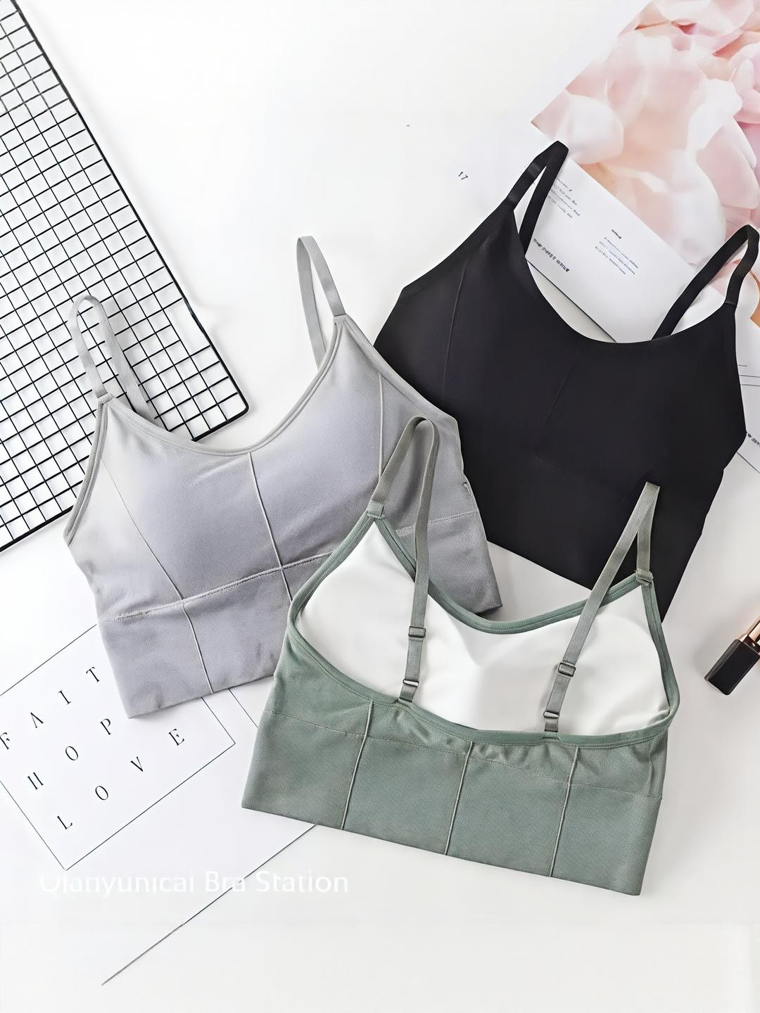 UNDER 1000 Pack of 3 Women T-Shirt Lightly Padded Bra