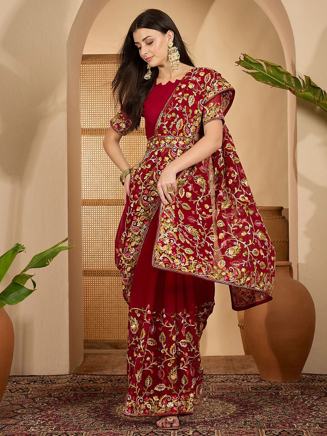 SHADOW & SAINING Floral Embroidered Kashmiri Thread Work Kashida Georgette Saree With Belt