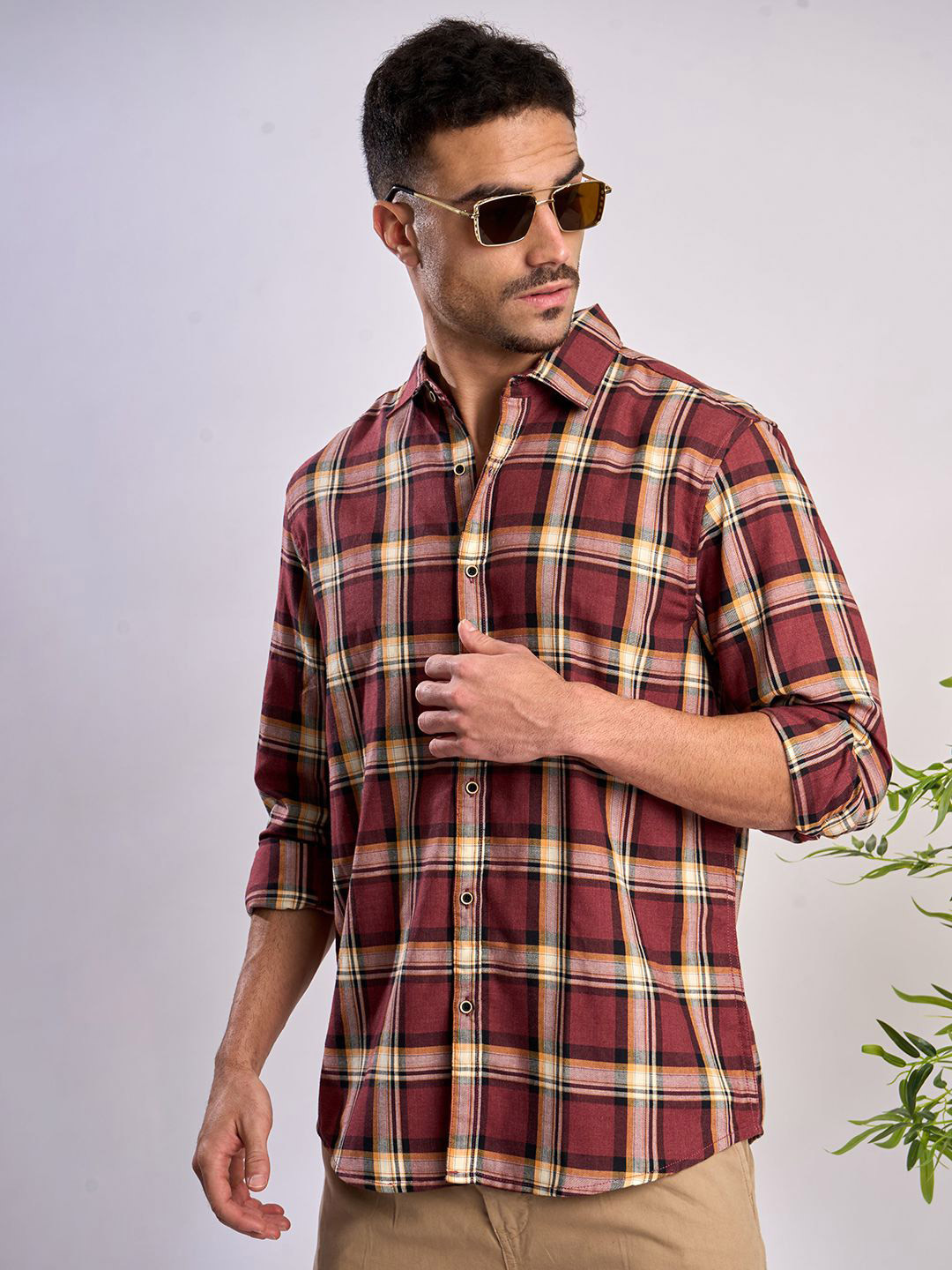 IVOC Men Relaxed Fit Tartan Checked Spread Collar Casual Shirt