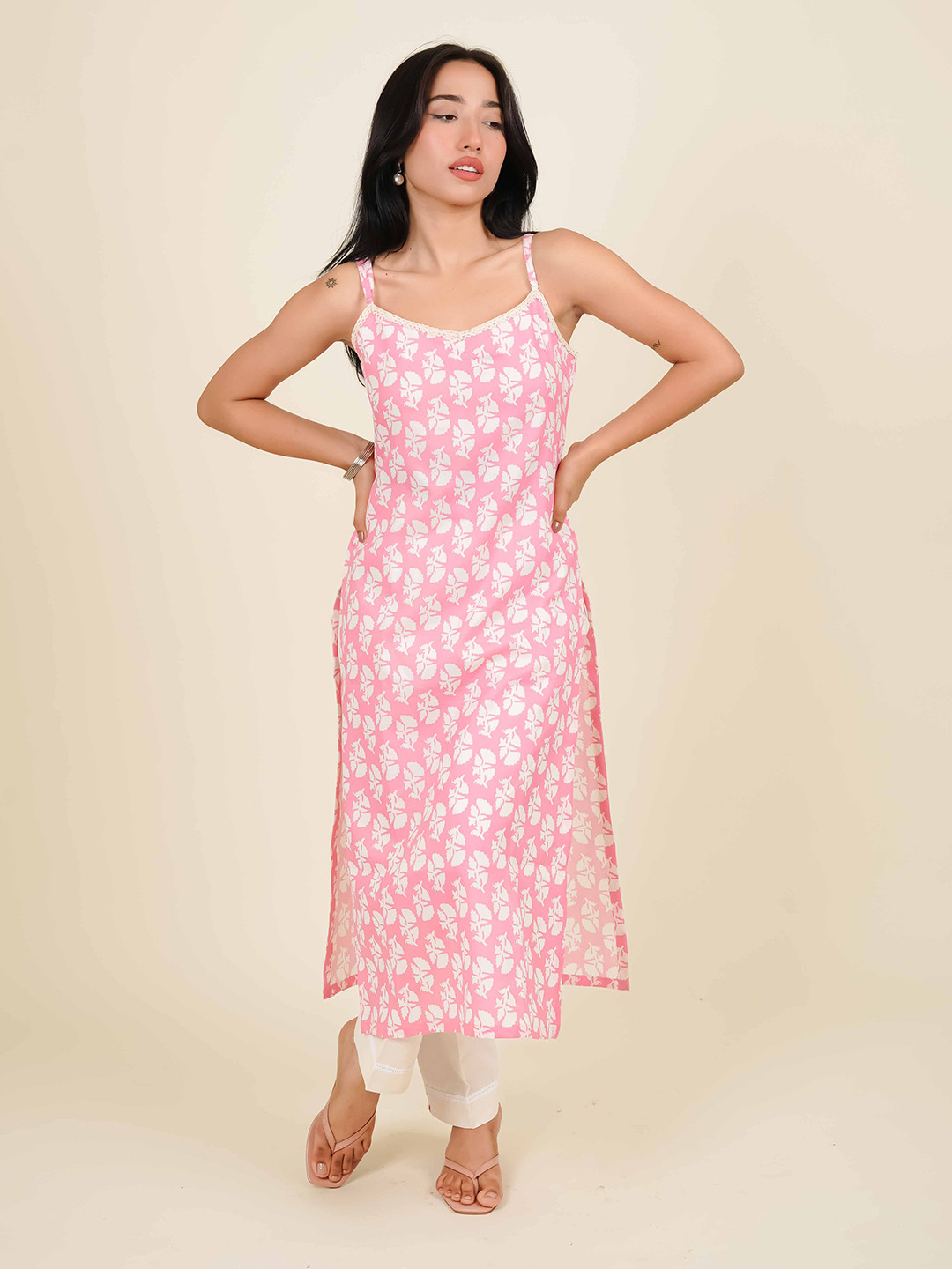 MONOMEE Women Floral Printed Thread Work Floral Kurta
