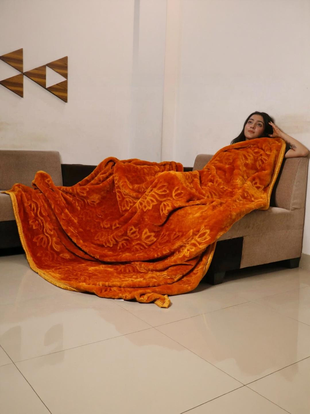 Doristyle Gold 300 GSM SOLID MINK Double Bed Blanket