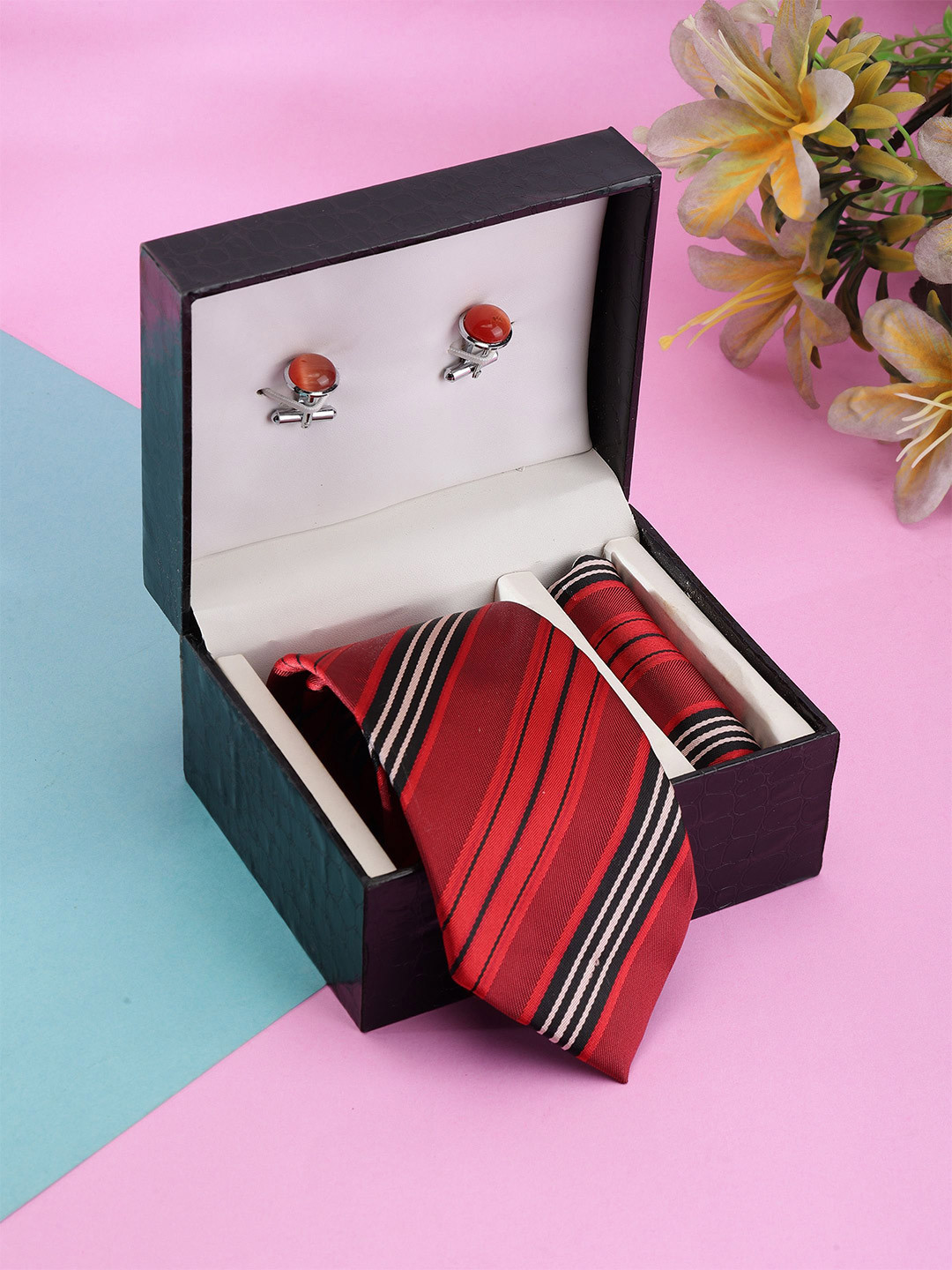 ELLIS Men Accessory Gift Set Of Tie Cufflinks & Pocket Square