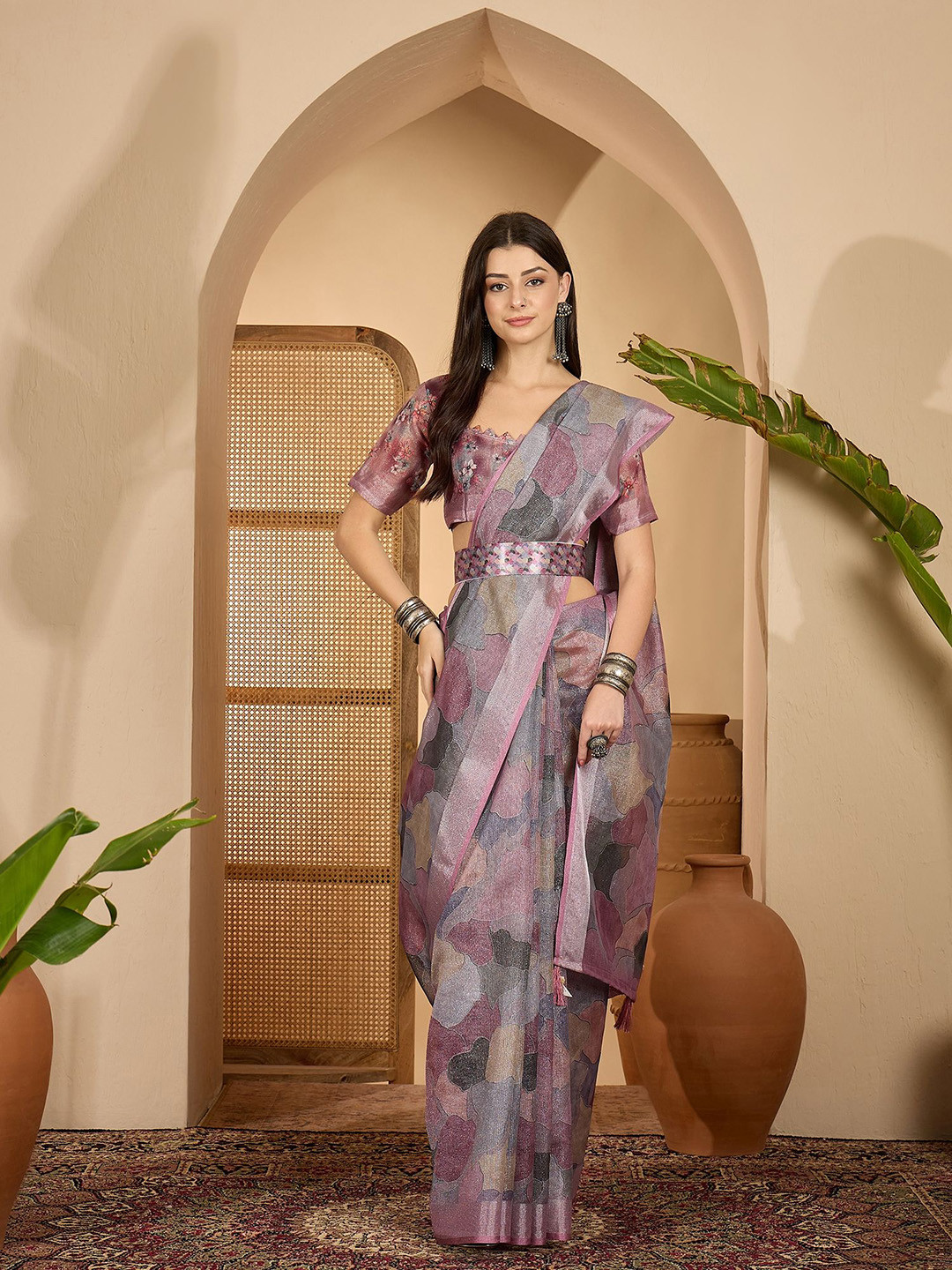 SHADOW & SAINING Floral Zari Linen Blend Fusion Saree