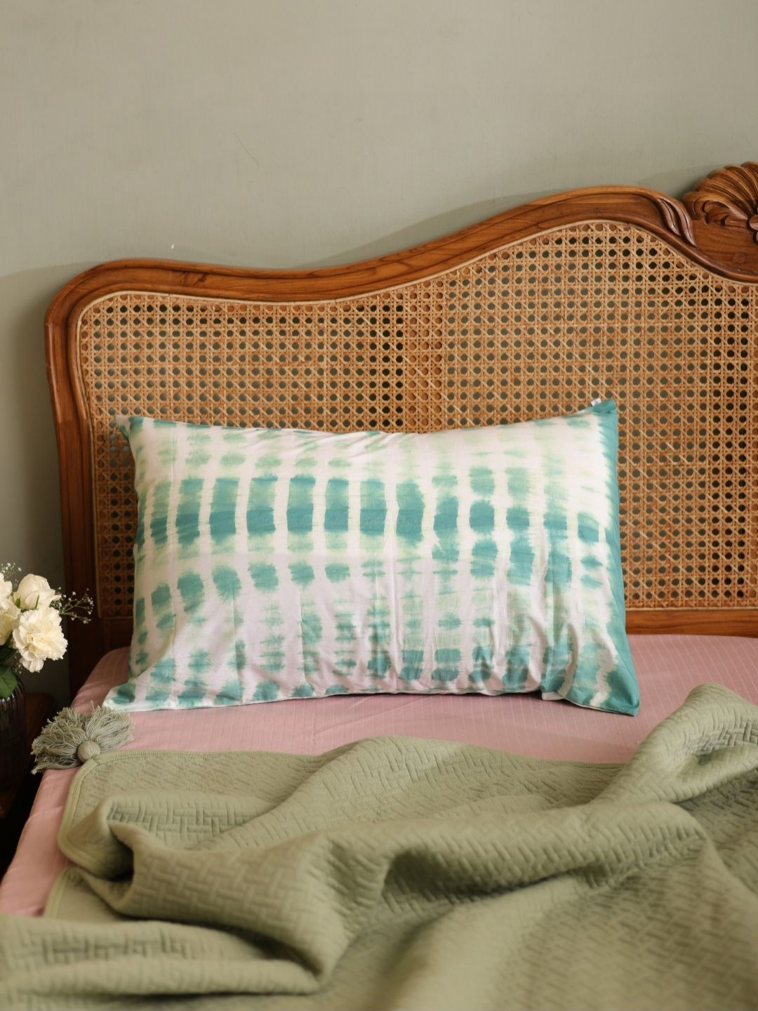 SLEEPY THREADS Green & White Abstract Rectangle Cushion Covers