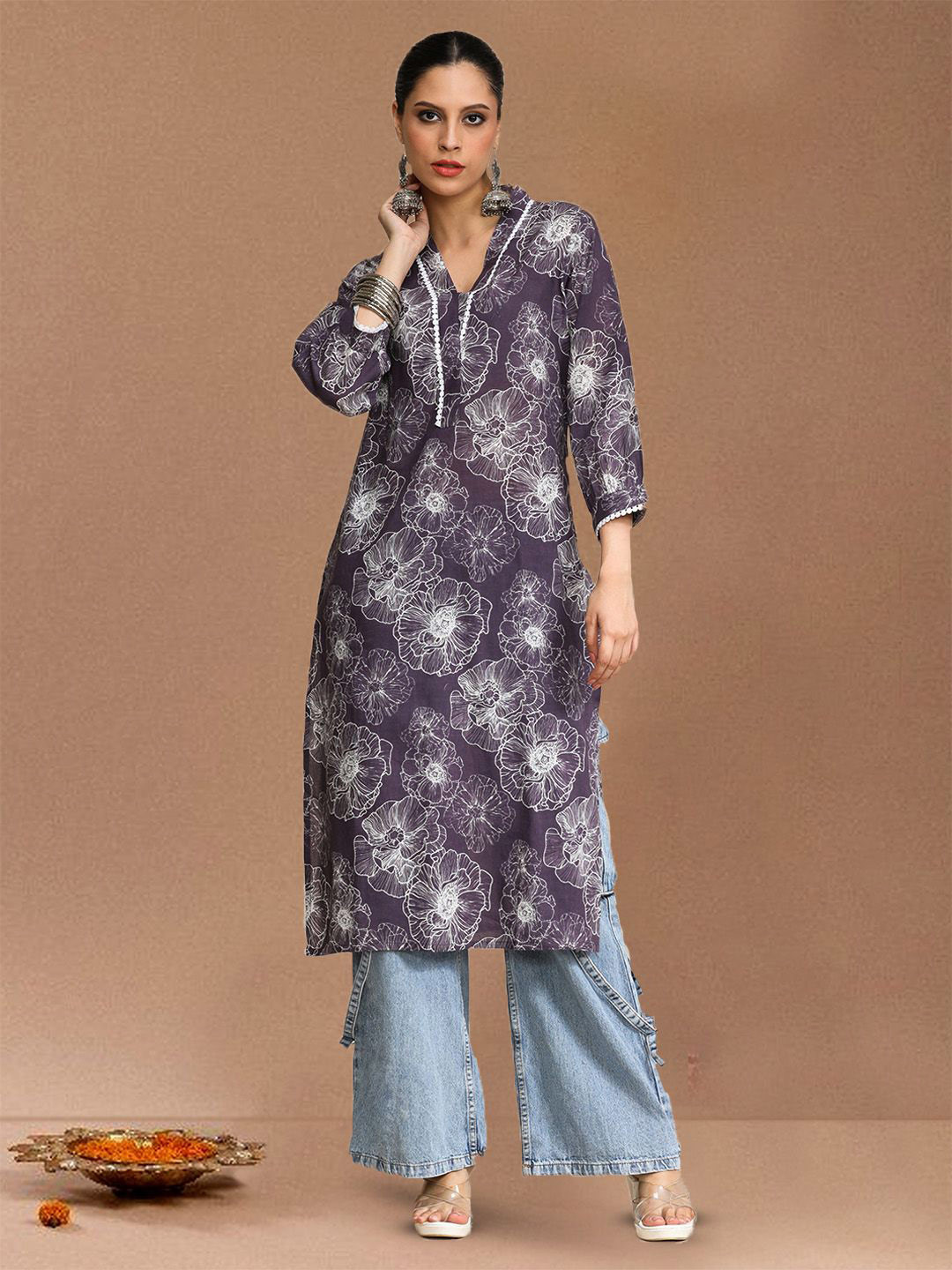 Varanga Floral Printed V-Neck Thread Work Work Cotton Straight Kurta