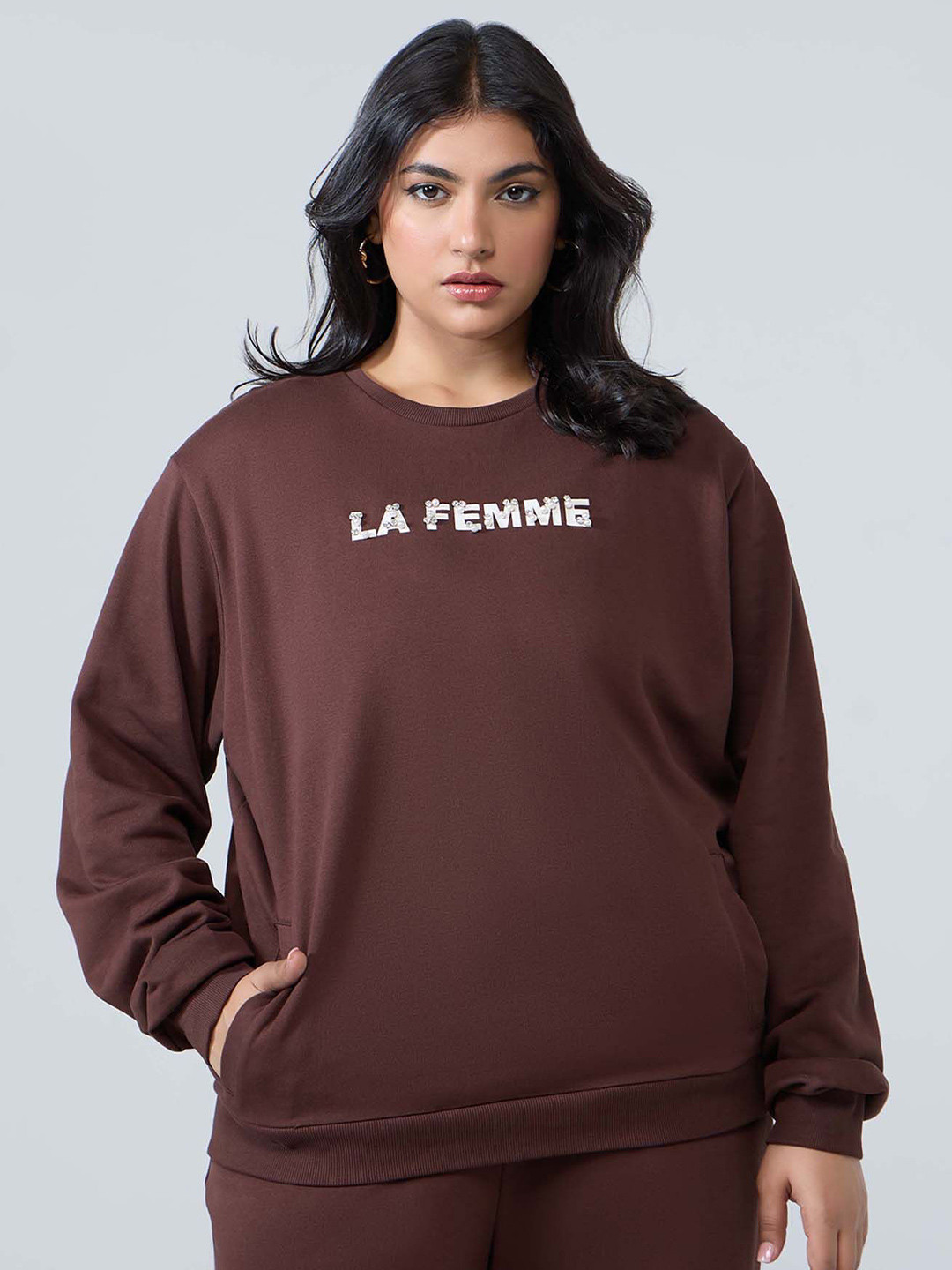 20Dresses xxd sweatshirt edit aw24 Women Typography Printed Round-Neck Pullover Sweatshirt