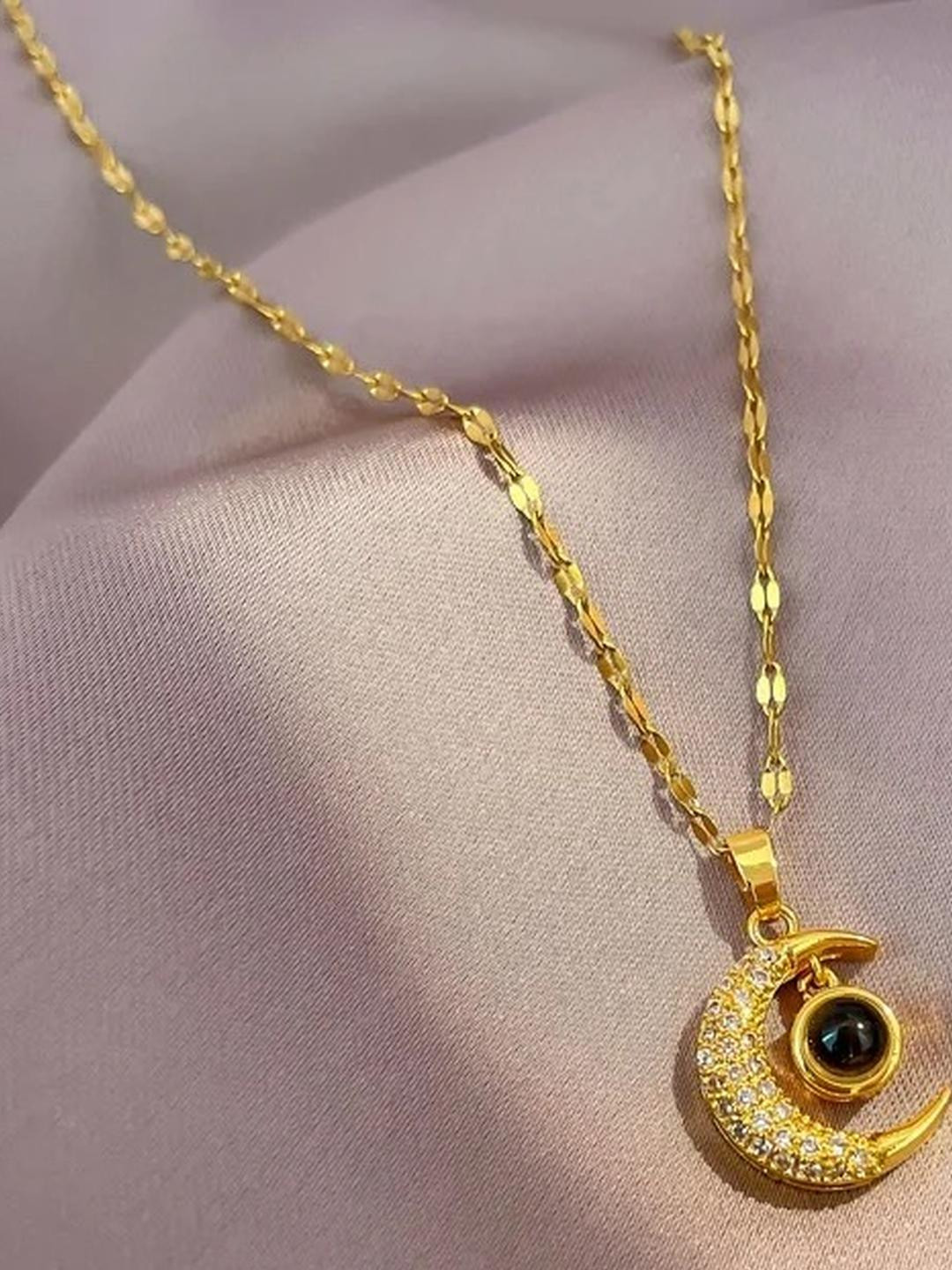DressBerry Gold-Plated Crescent Moon Pendant Necklace