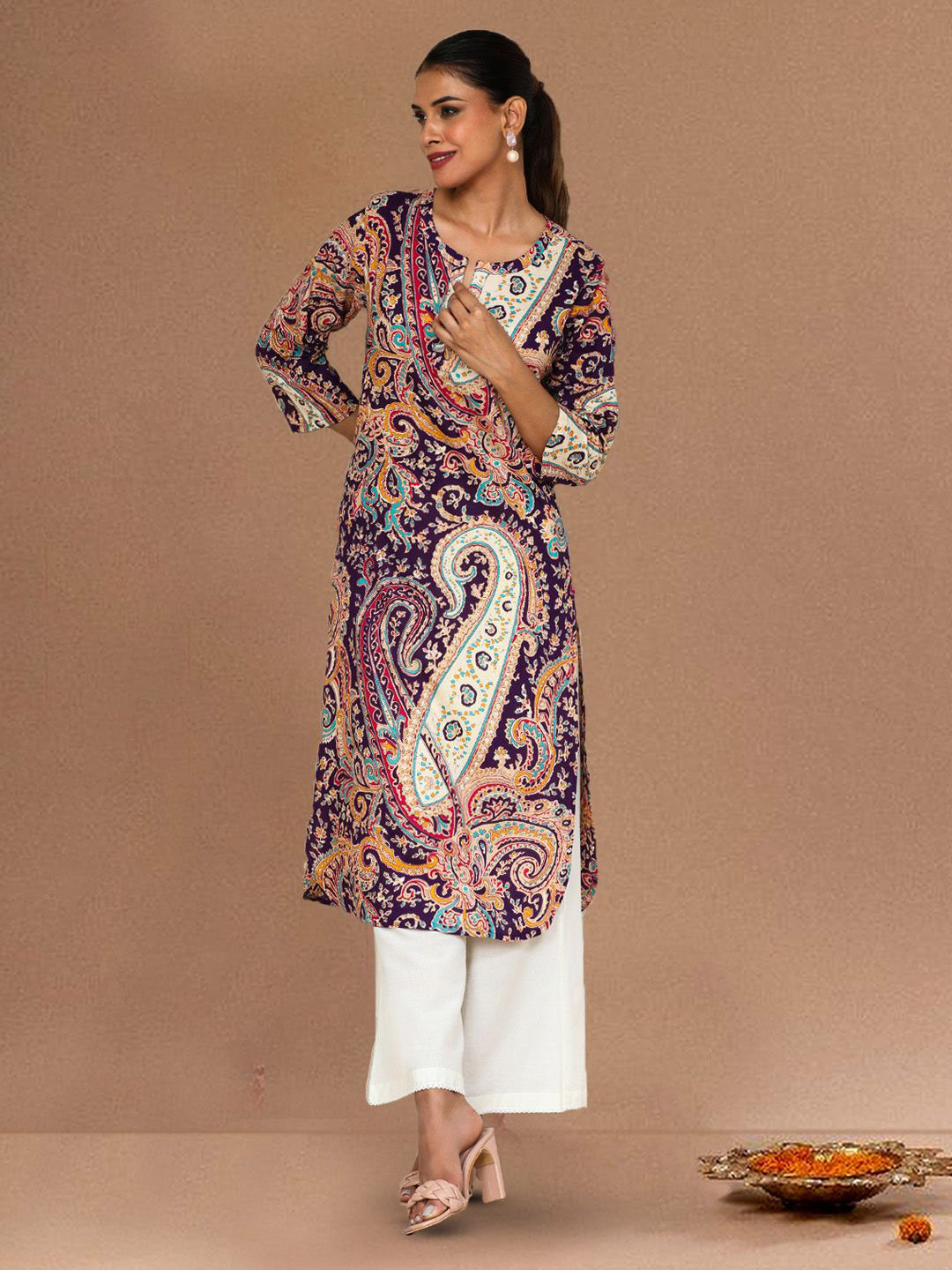Varanga Paisley Printed Notch Neck Screen Print Straight Kurta