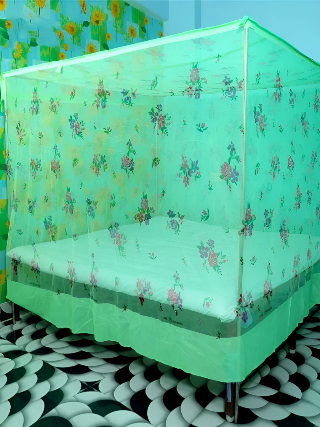 MEHON CRAFT Green & Red Queen Size Foldable Hanging Mosquito Net