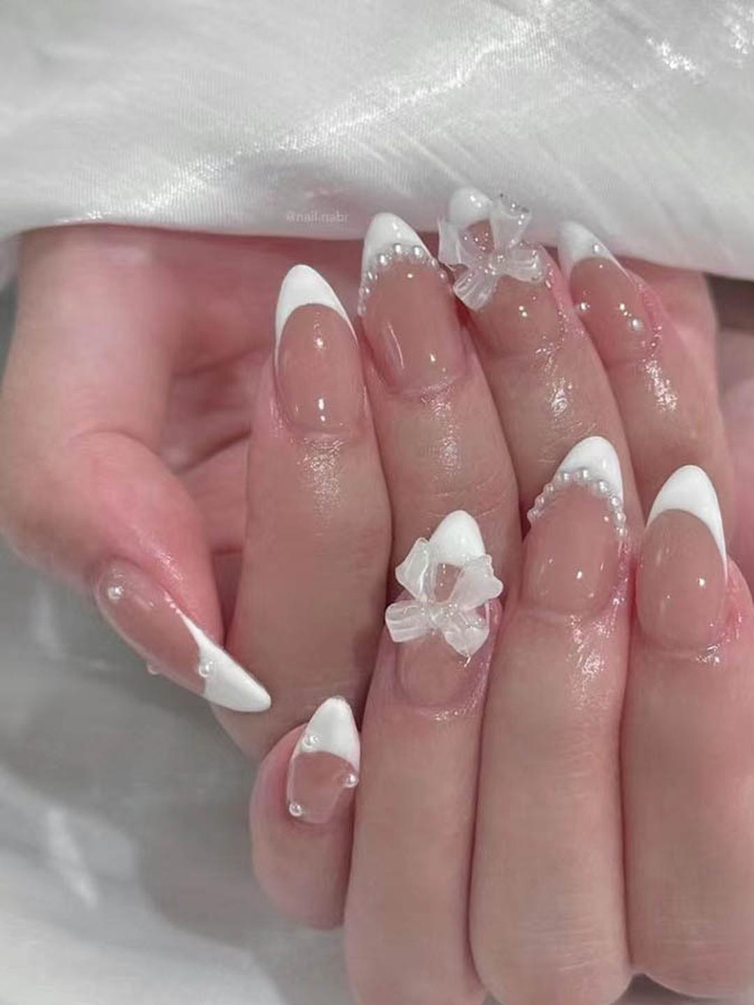Vembley 24 Pcs Bowknot & Pearl Press On Nails Extension