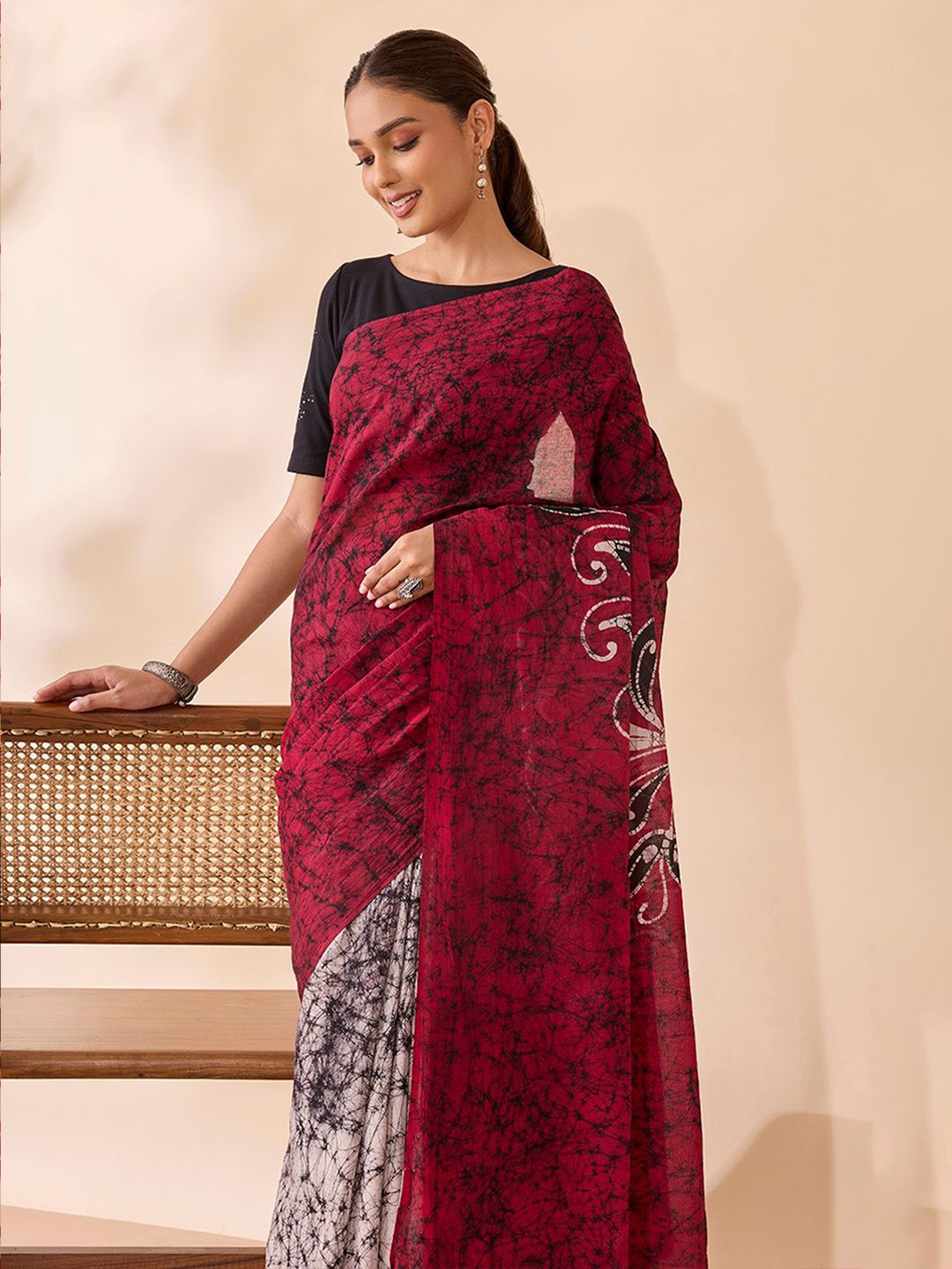 Taneira Batik Printed Jamdani Ujjain Pure Cotton Saree with Blouse Piece