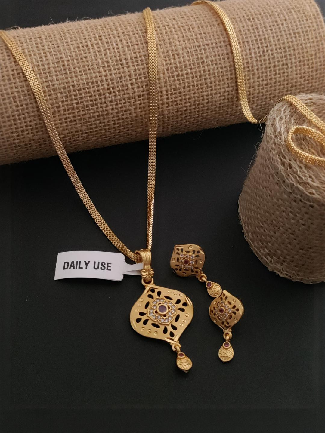 Niva Fashion Gold-plated Brass Pendent and matching Earing set