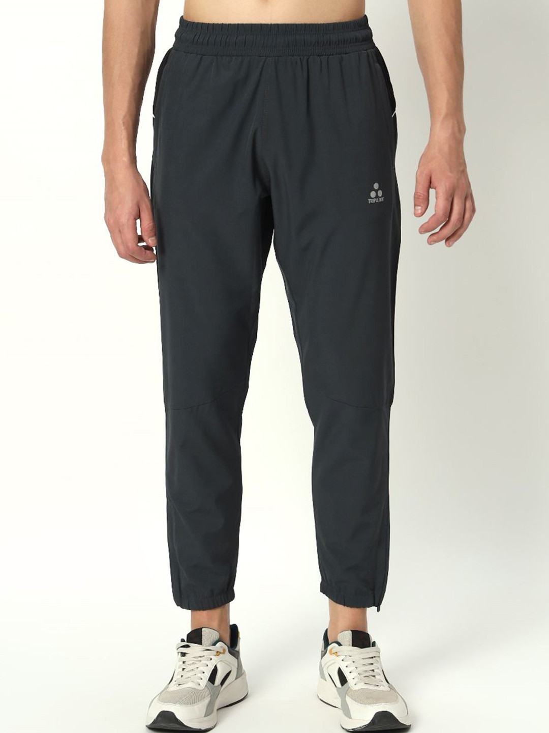 Triple Dot Men Slim Fit Mid-Rise Joggers