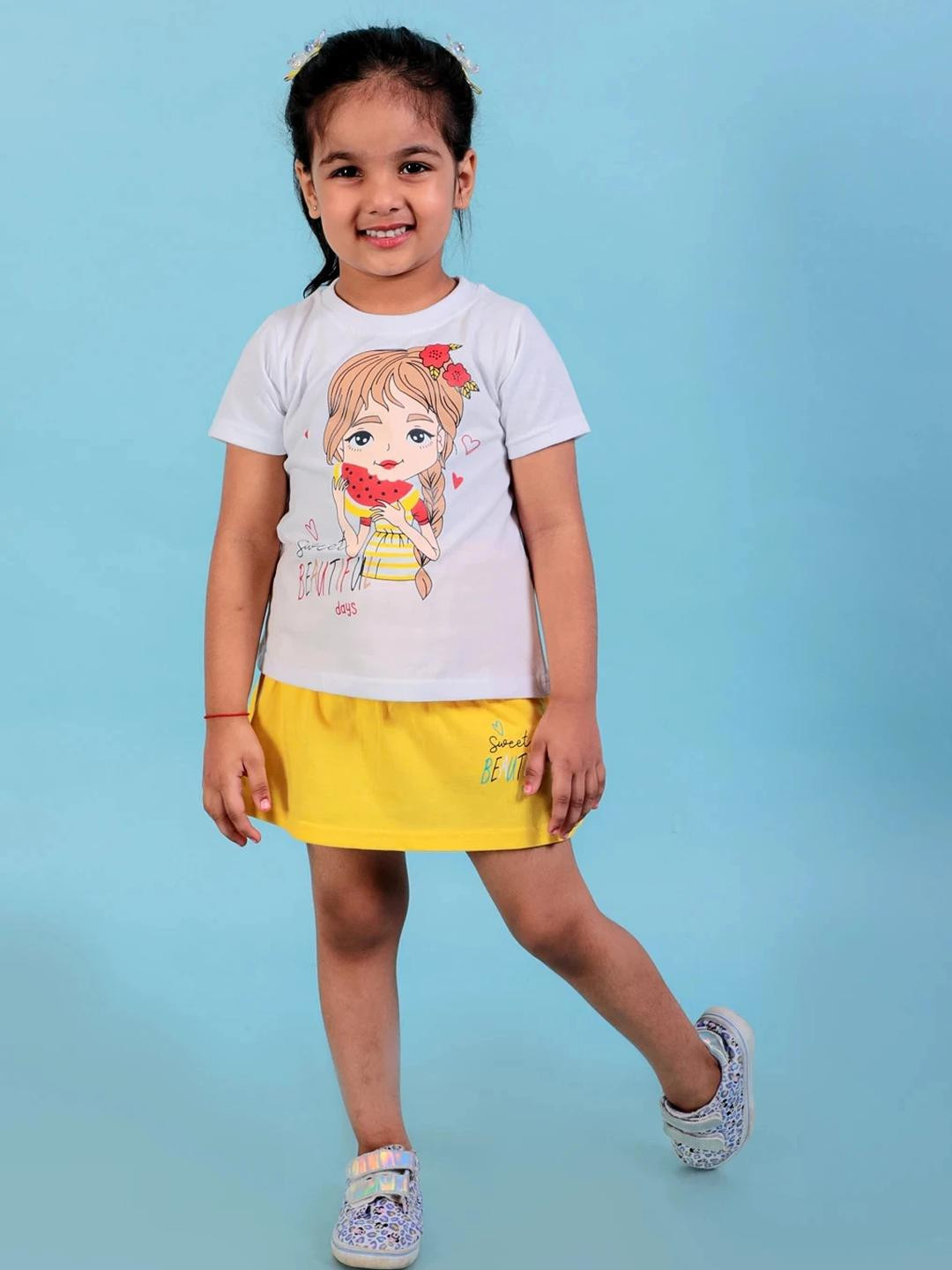 CHANDRIKA Girls Yellow Clothing Set
