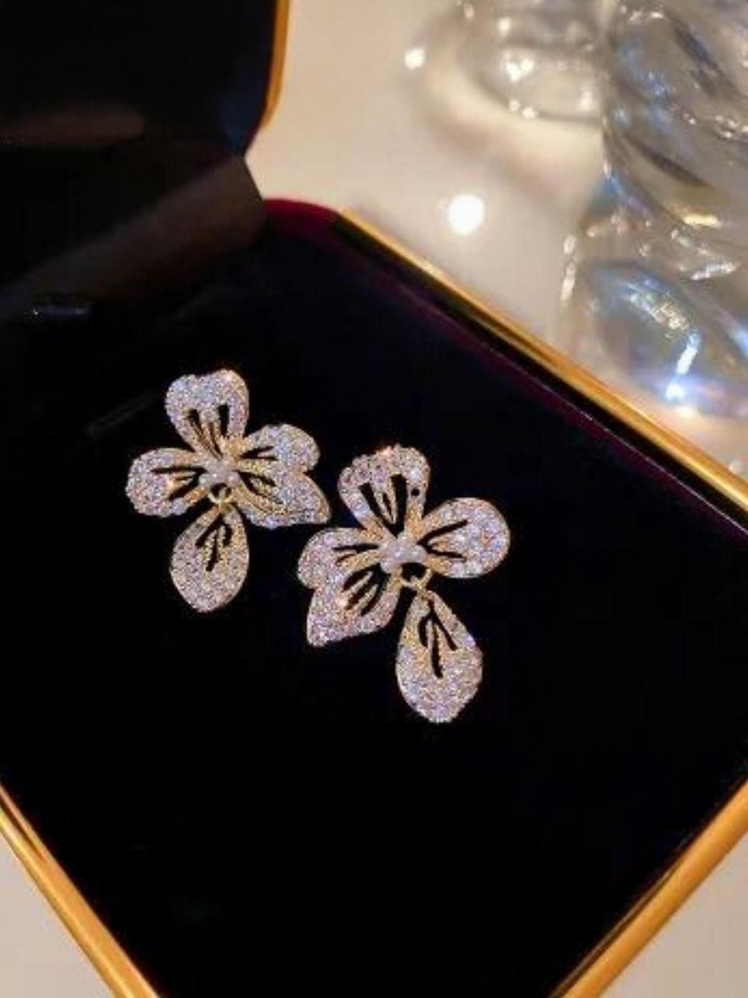 Estailo fashion Artificial Stones Studded Floral Studs