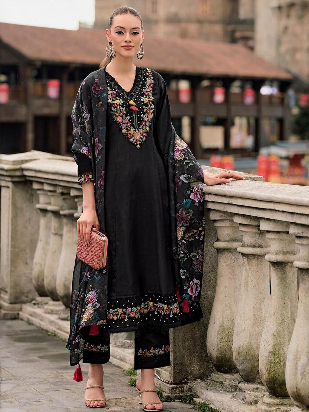dearthank Women Black Kurta Sets