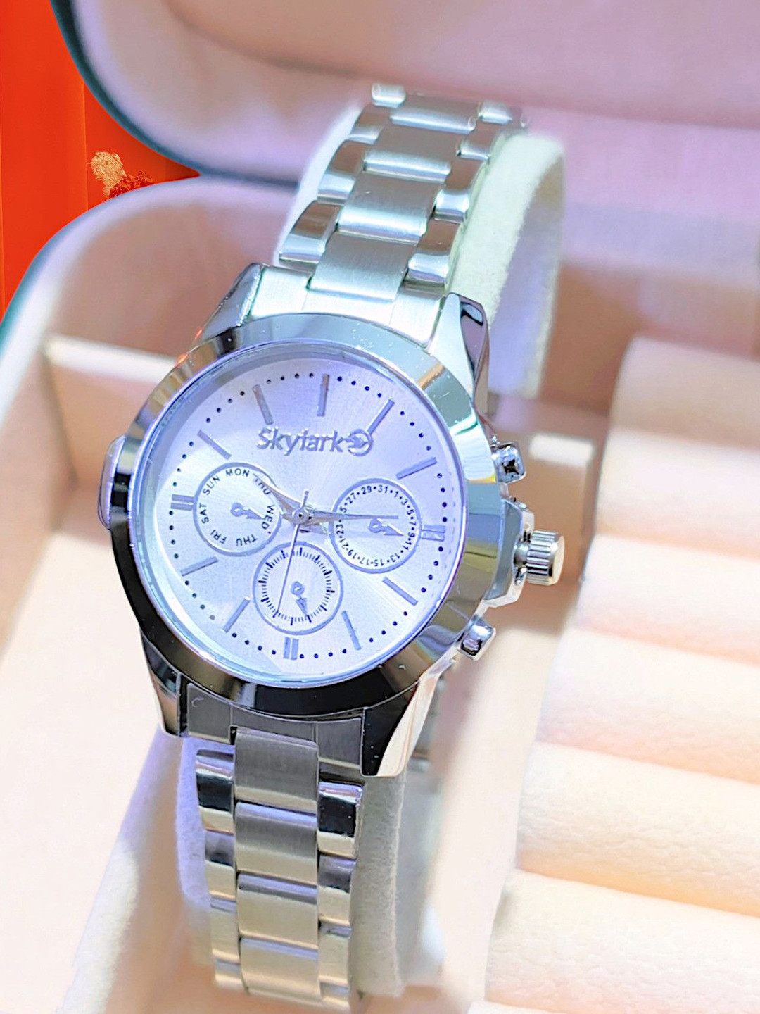 Skylark Girls Dial & Bracelet Style Straps Analogue Watch Falcon_silver_crono-373