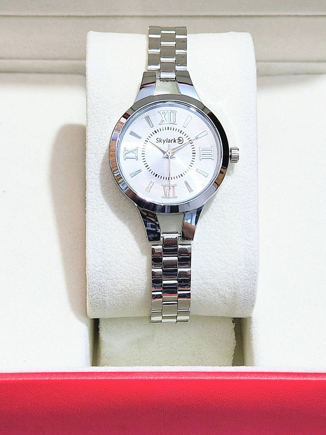 Skylark Women Dial & Stainless Steel Straps Analogue Watch Nexa-roman-silver-1