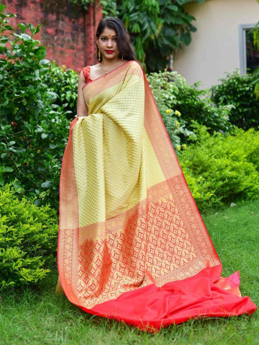 Banarasi Kargha Woven Design Zari Banarasi Saree