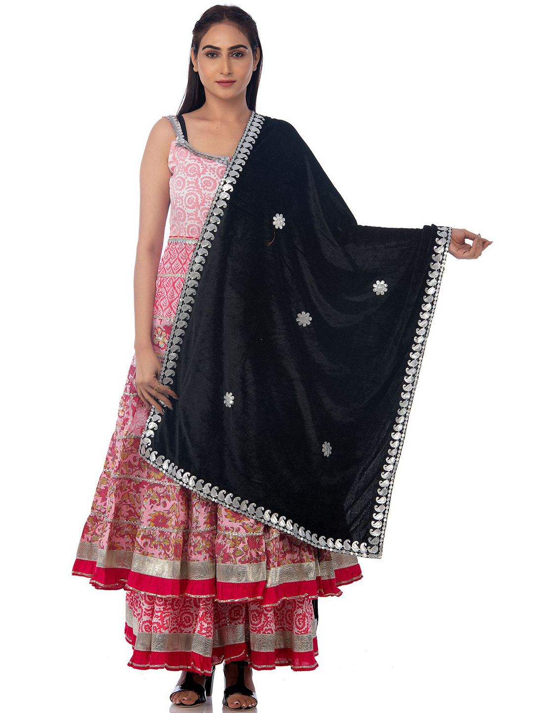 Traditions Bazaar Paisley Embroidered Velvet Dupatta with Gotta Patti