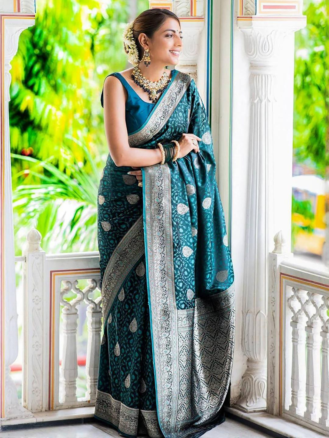 AMRUTKALA SAREES Woven Design Kanjivaram Banarasi Saree