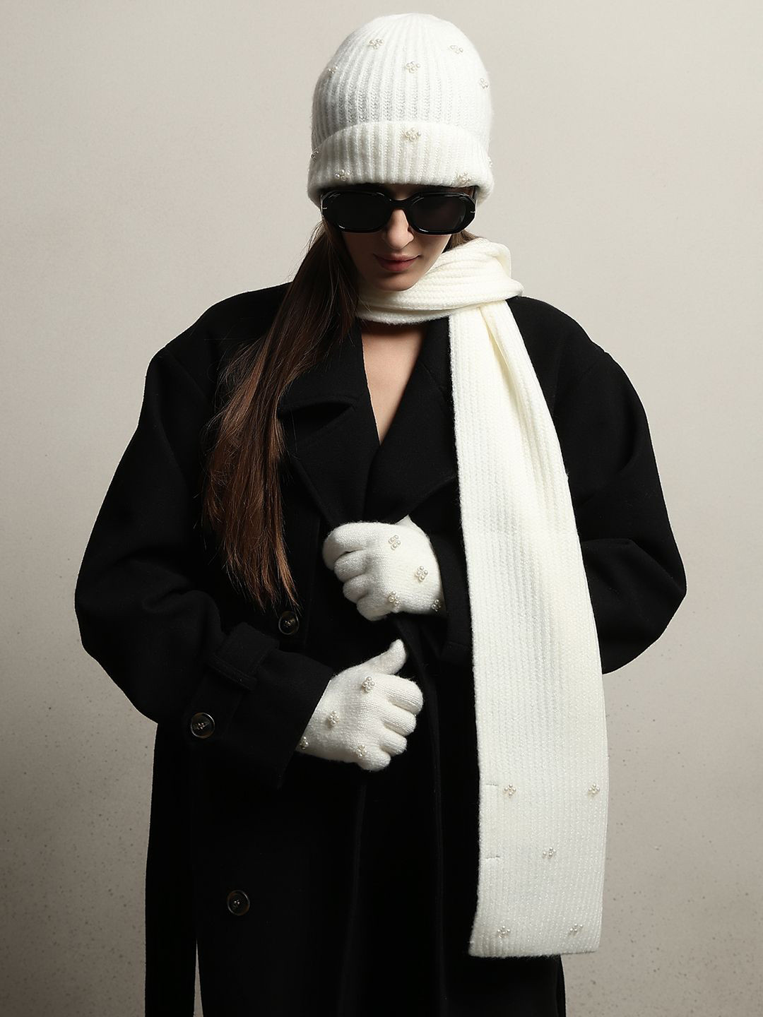 Vero Moda Women Taping Border Scarf, gloves and cap Set