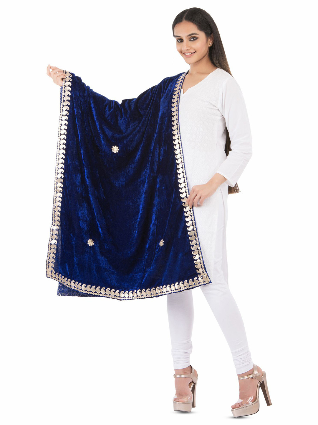 Traditions Bazaar Paisley Embroidered Velvet Dupatta with Gotta Patti