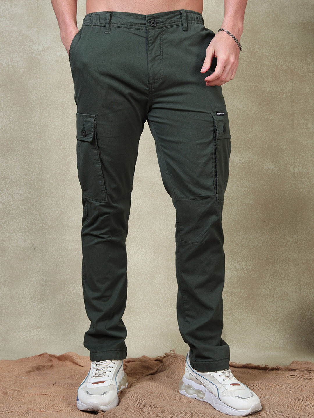 RIGS AND RAGS Men Sprintline Solid Mid-Rise Regular Fit Cargos Trousers