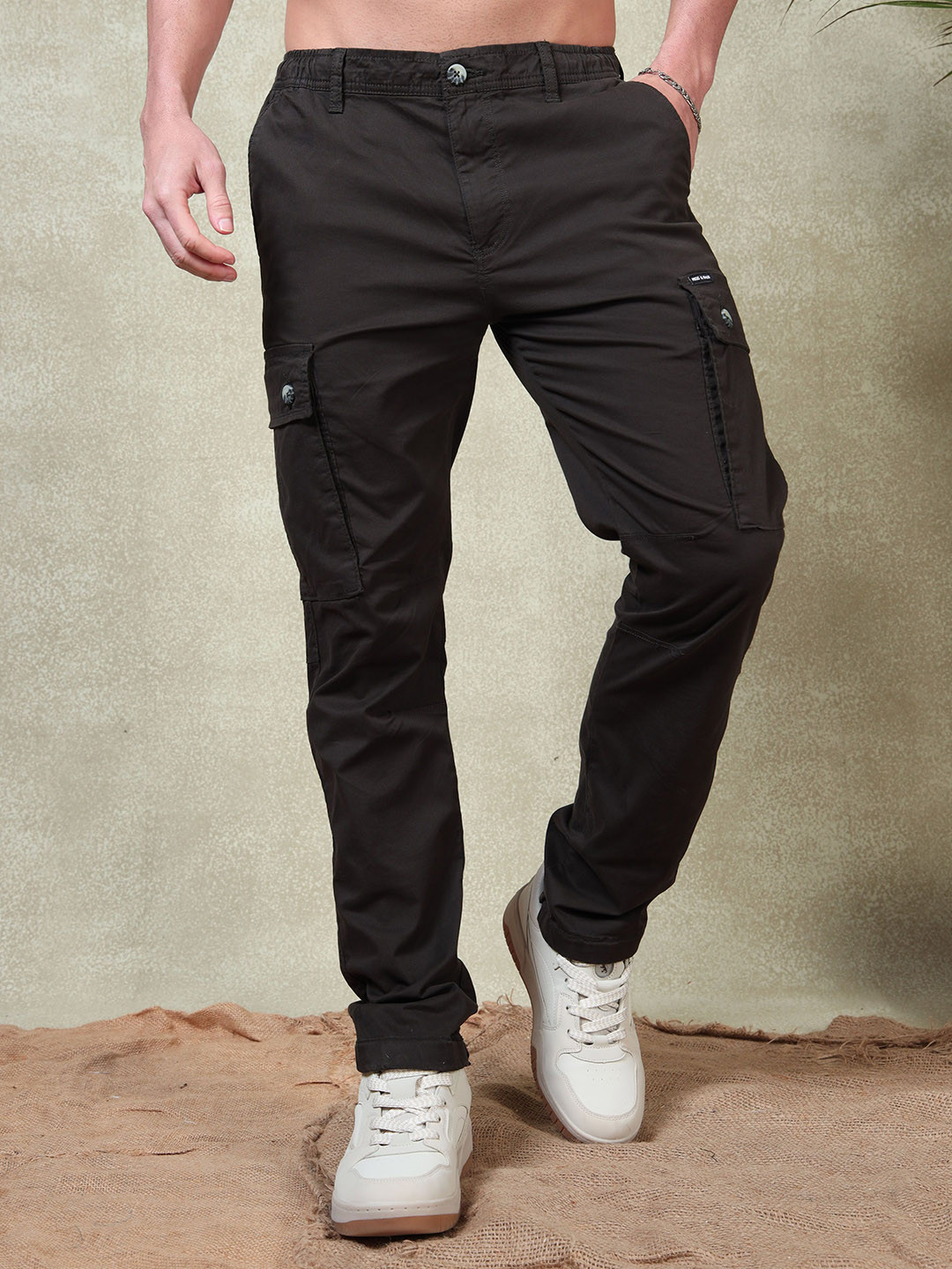 RIGS AND RAGS Men Sprintline Solid Mid-Rise Regular Fit Cargos Trousers