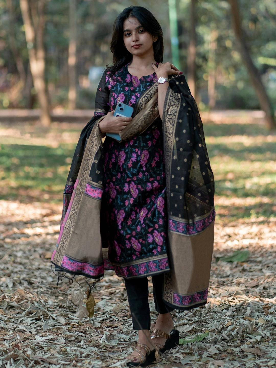 dearthank Women Purple Kurta Sets