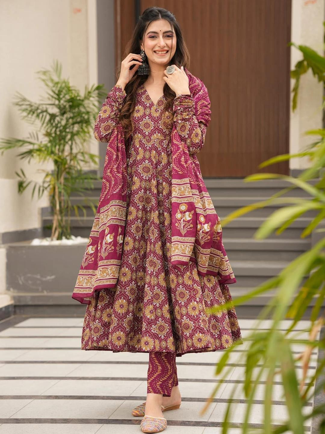dearthank Women Maroon Kurta Sets