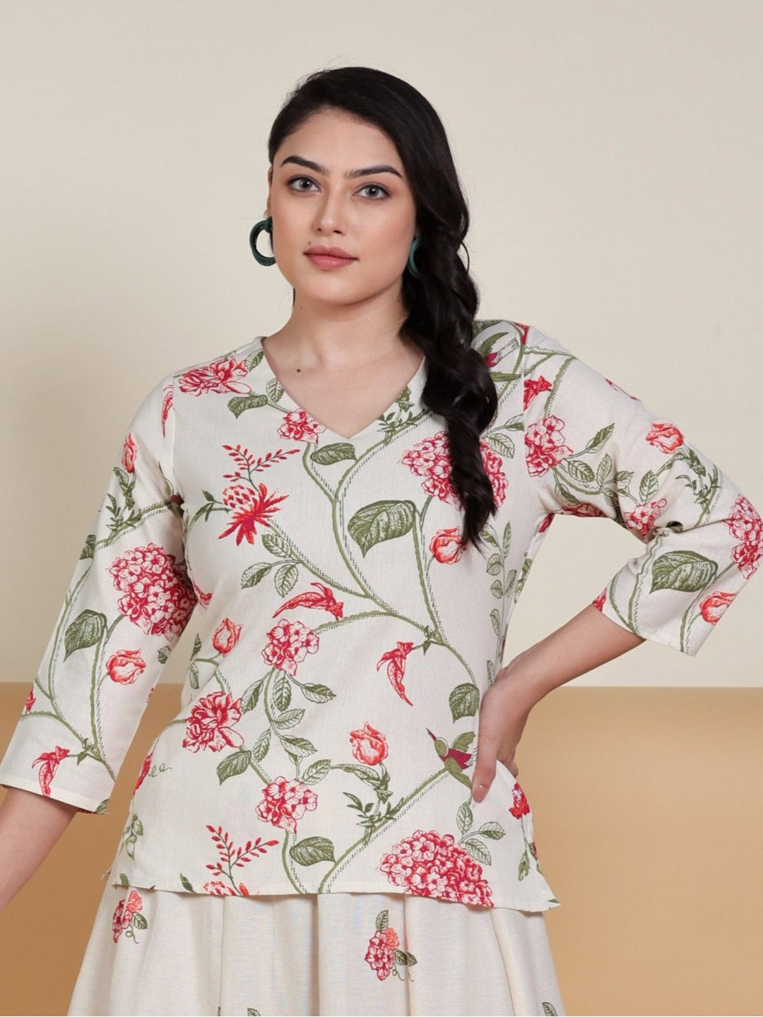 Aramya Women Floral Printed Daily Linen Straight Kurta