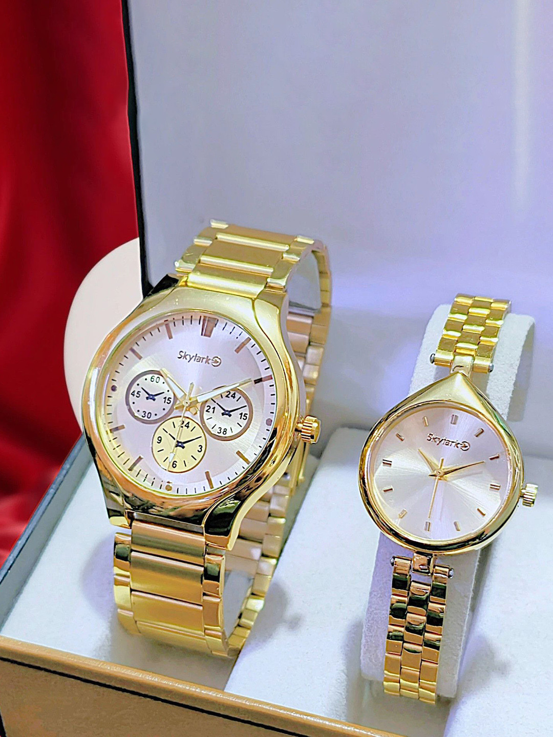 Skylark Unisex Pack Of 2 Bracelet Style Straps Analogue Watch SEO_Storm_Sky_goldcorno