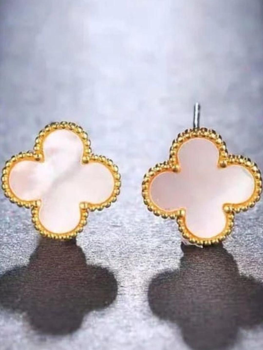 Estailo fashion Contemporary Studs