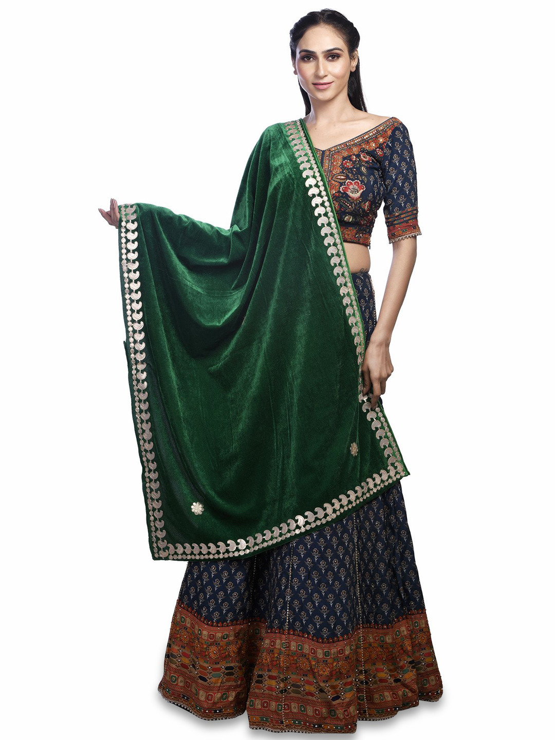 Traditions Bazaar Paisley Embroidered Velvet Dupatta with Gotta Patti