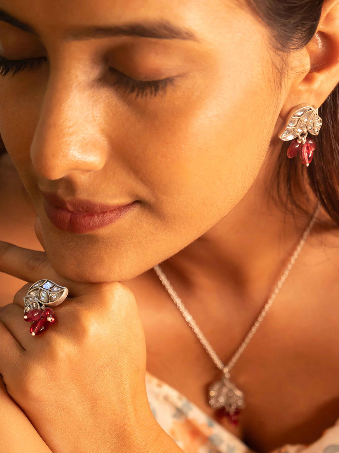 Shyle 925 Sterling Silver Essence Dual Leaf Kundan-Studded Jewellery Set